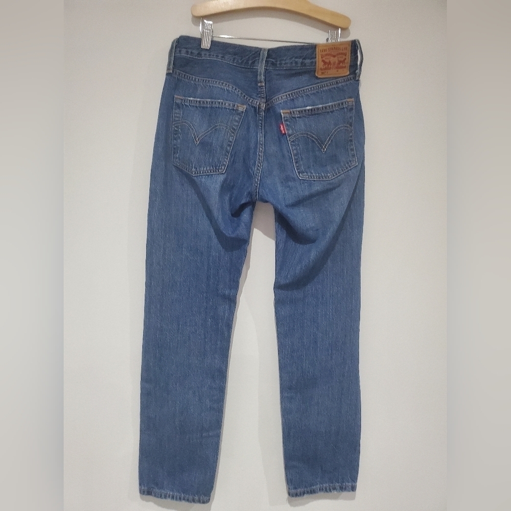 LEVIS 501 Classic Fit Vintage Style Tapered medium wash button fly size w25